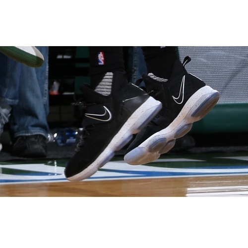 Zapatillas de  Eric Bledsoe Nike Lebron 14