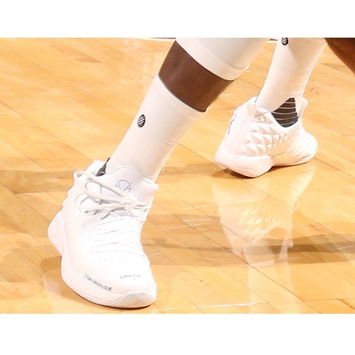 Victor Oladipo shoes